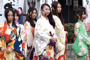 あいち戦国姫隊の演舞