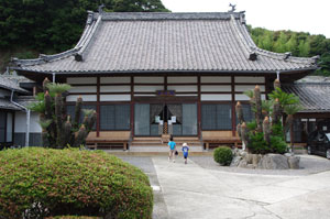 形原温泉入口にある補陀寺
