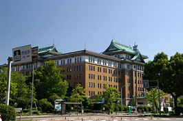 すぐ南には愛知県庁が見えます