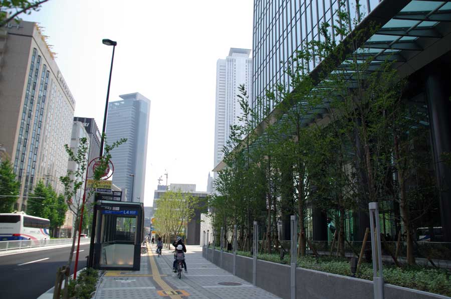 名古屋駅の高層ビル群が見えます。