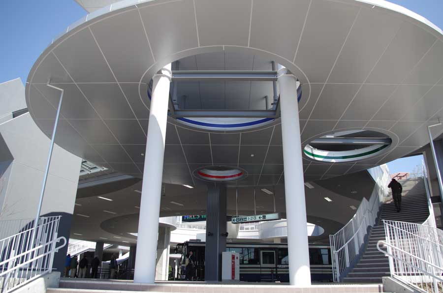 バスターミナルの丸い屋根